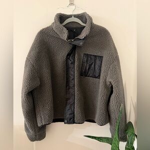 Gray Sherpa Jacket with pockets and zipper
